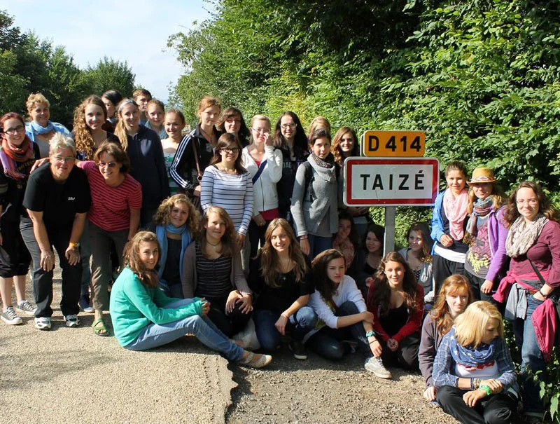 KS gal Taize